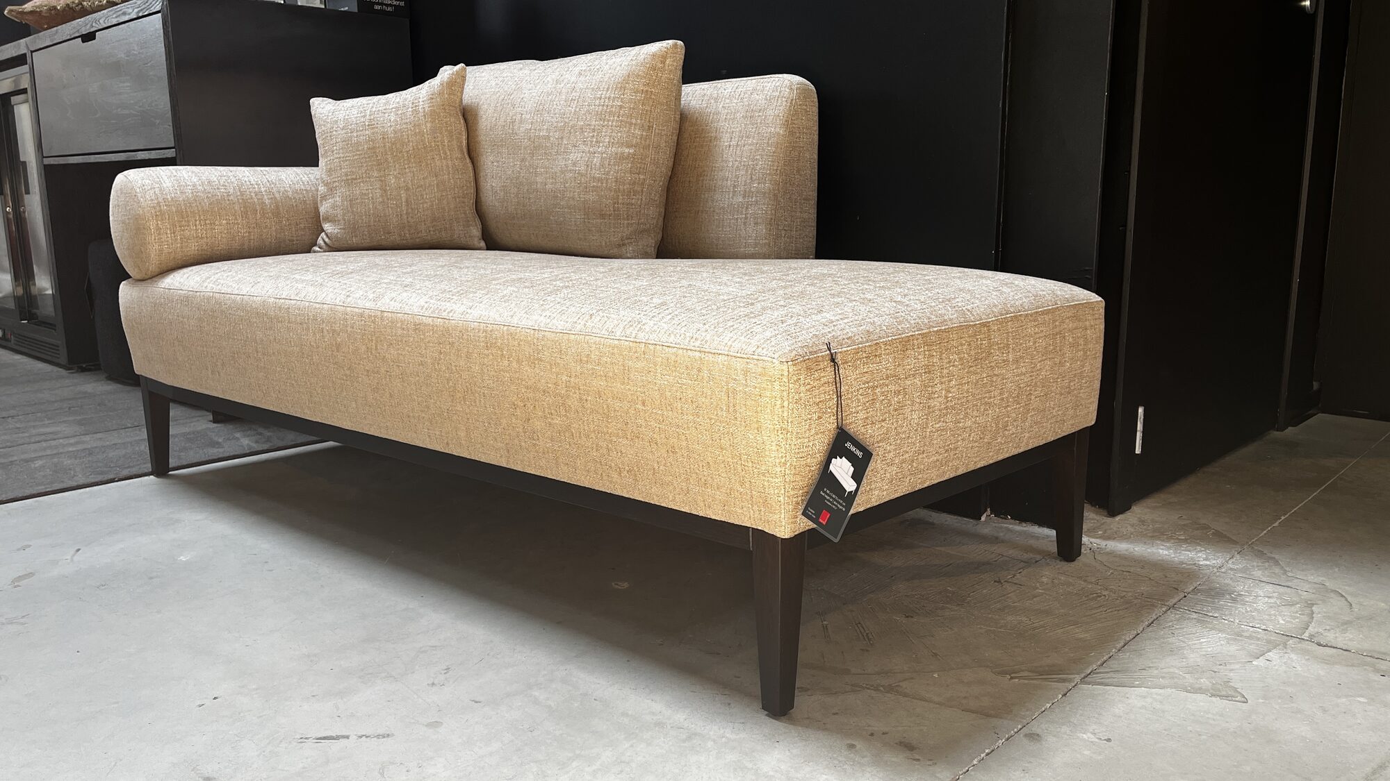 Jenkins chaise longue in Corbusier/71 – Marie’s Corner ex-display at MC Circle